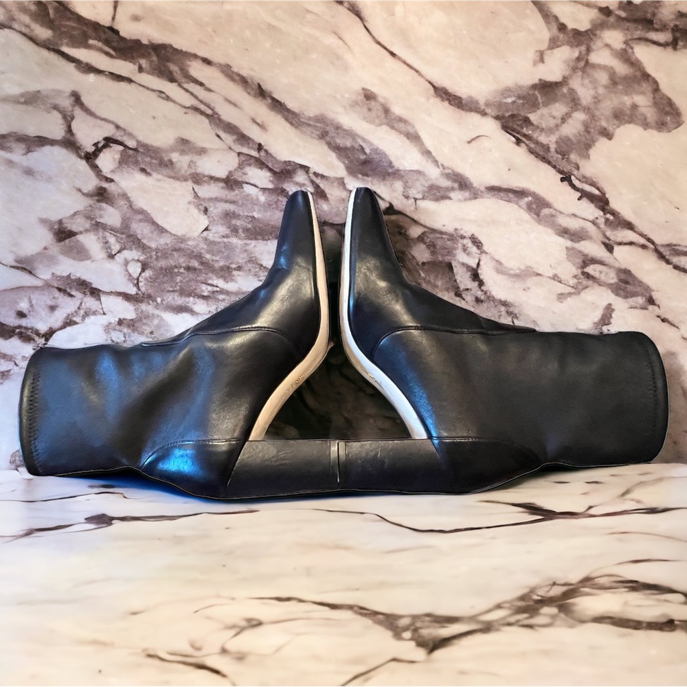 Stuart Weitzman Caressa 80 Ankle Bootie Kidskin Leather Soft Size 8M